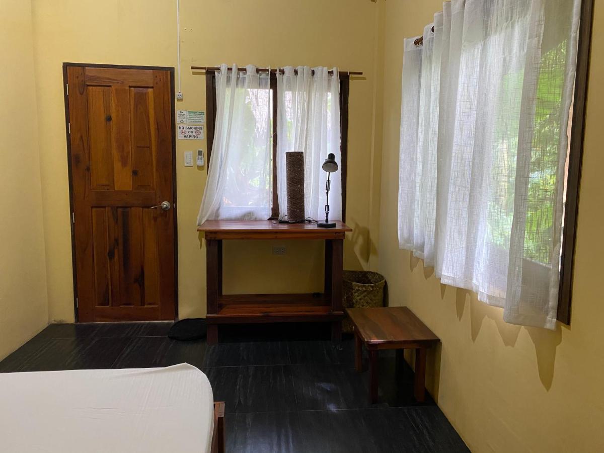 Ilakai Hostel General Luna (Surigao del Norte)
