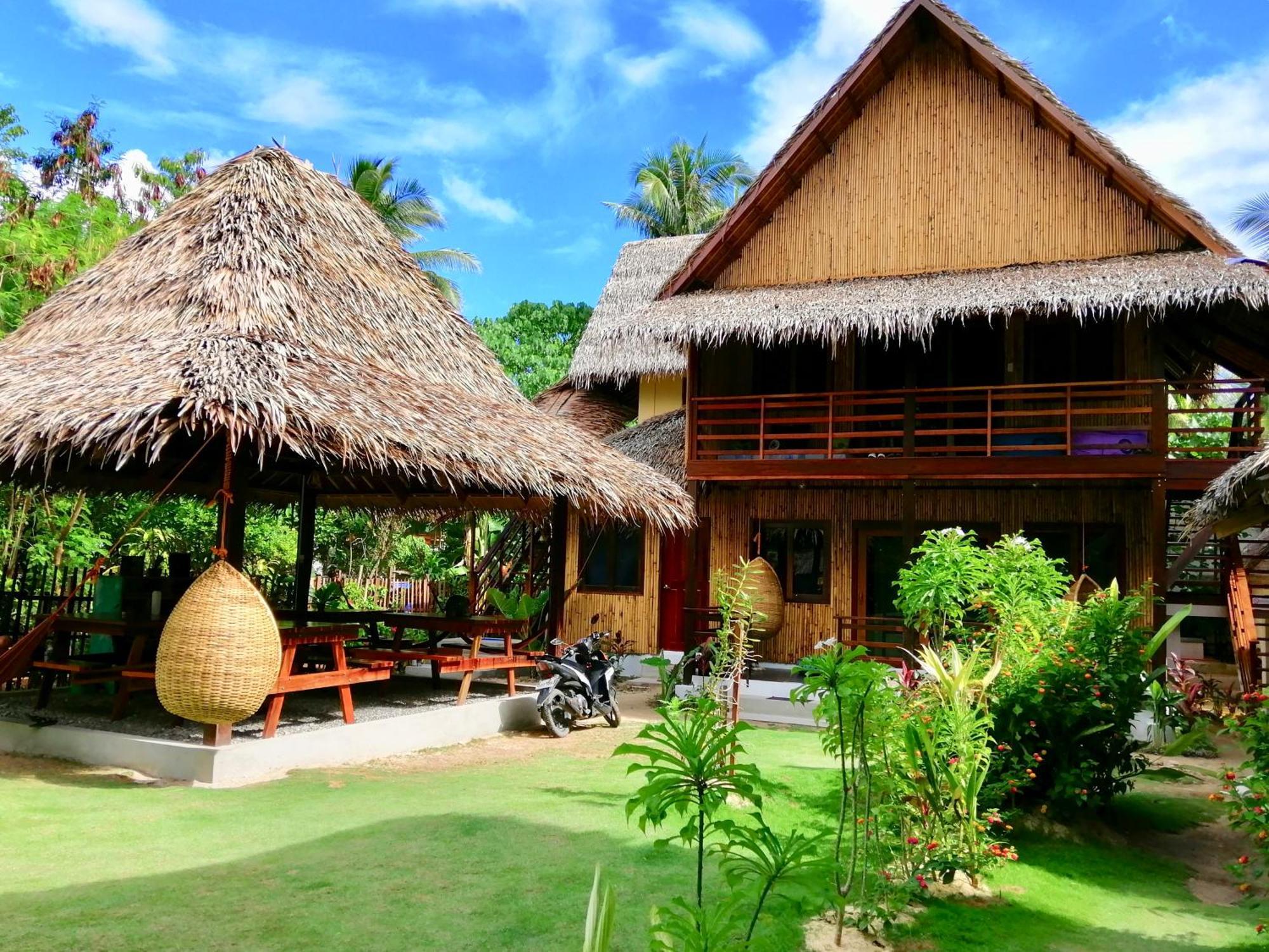 Ilakai Hostel General Luna (Surigao del Norte)